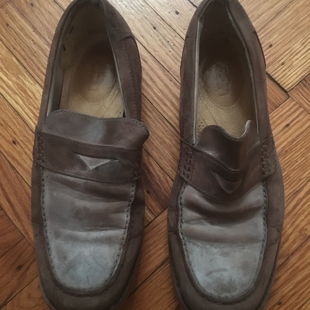 Men’s leather UGG loafer! Sz 9